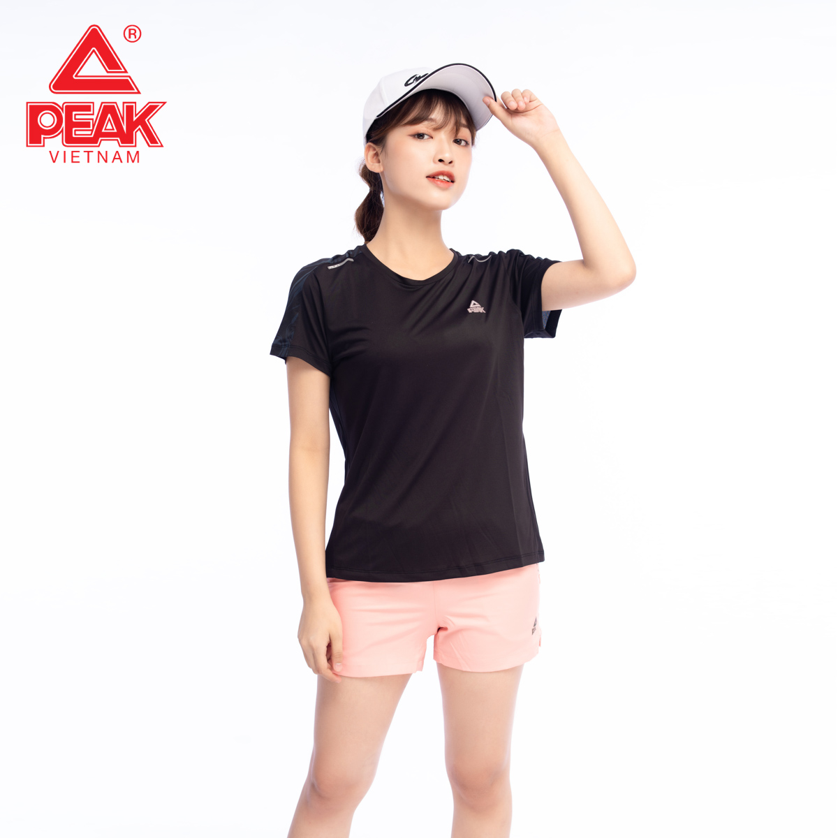 Áo phông cổ tròn PEAK Running chính hãng đen: Chào đón mùa hè nóng bức, áo phông cổ tròn PEAK Running chính hãng đen là sự lựa chọn hoàn hảo của bạn. Chất liệu co giãn, thoáng mát giúp bạn cảm thấy thoải mái khi tập luyện, vận động. Bấm xem ảnh để cập nhật thêm nhiều sản phẩm thời trang vừa chất lượng, vừa đẹp mắt của thương hiệu PEAK.